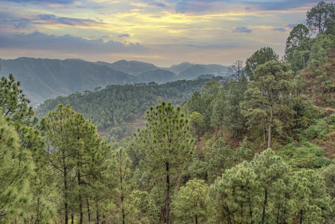 The Himalayan Mansion: Serviced Villa with Open-Air Lawn in Kasauli Exterior photo